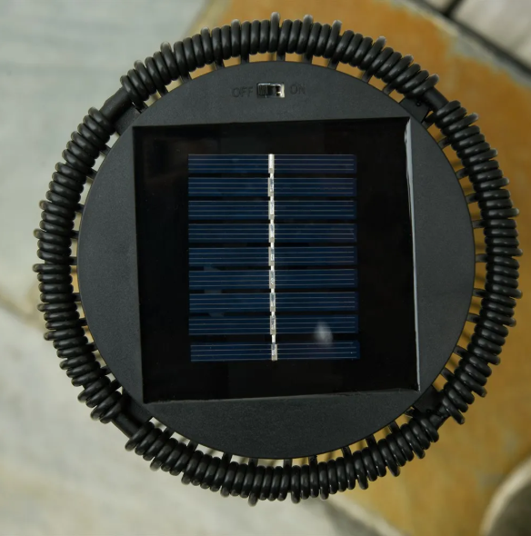 Rotan Solar Vloerlamp – Zwarte Buitenlamp met Automatische Lichtbediening