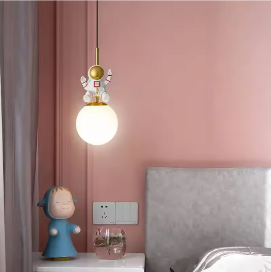 Moderne LED Astronaut Hanglamp – Maan Kroonluchter voor Kinderkamer & Slaapkamer