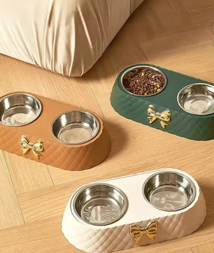 Dubbele Voerbak Hond & Kat – Stijlvol Strikontwerp, Voer- en Drinkbak in Eén