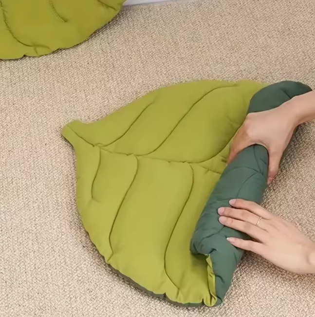 Kattenbed Bladvorm – Zachte Antislip Slaapmat & Wasbaar Huisdierkleed