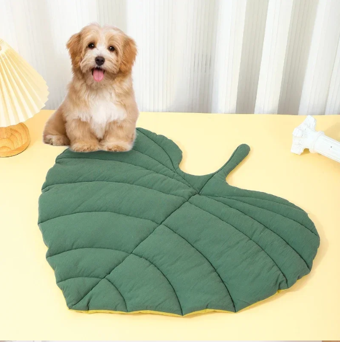 Kattenbed Bladvorm – Zachte Antislip Slaapmat & Wasbaar Huisdierkleed