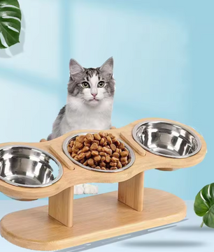 Kantelbare Kattenvoerbak met 3 Roestvrijstalen Kommen – Verhoogd & Houten Standaard