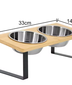Verhoogde Kattenvoerbak met 2 Roestvrijstalen Kommen – 15° Kantelbaar & Houten Standaard