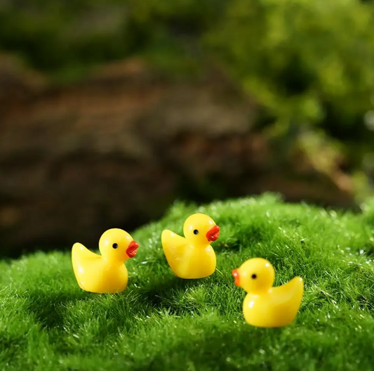Set van 100 Mini Eend Ornamenten – Gele Hars Decoratie voor Poppenhuizen, Tuinen & Aquaria