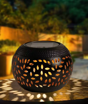 Solar LED Tuinlantaarn – Metalen Ellipsvormige Lantaarn, Waterdicht & Sfeervolle Schaduwprojectie