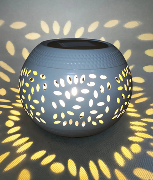 Solar LED Tuinlantaarn – Metalen Ellipsvormige Lantaarn, Waterdicht & Sfeervolle Schaduwprojectie