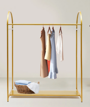 Vrijstaand Gouden Kledingrek met Plank – Stabiel & Decoratief