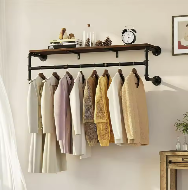 Industriële Wandkapstok met Houten Plank – Kledingrek van Metaal & Hout