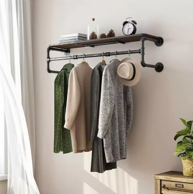 Industriële Wandkapstok met Houten Plank – Kledingrek van Metaal & Hout