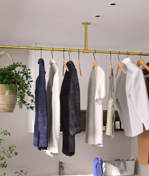 Wandmontage Kledingrek – Industrieel Buisontwerp met Haken & Ruimtebesparend Design