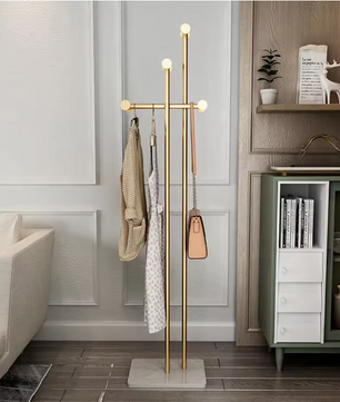 Gouden Kledingrek met 8 Haken – Vrijstaand & Stabiel Design