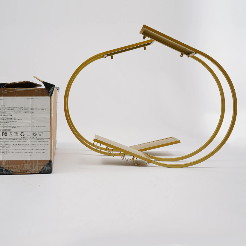 Wand Wijnrek Goud – Halfrond Design met Glashouder, 120 cm