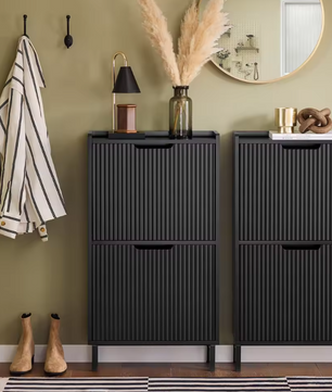 Smalle Schoenenkast met 2 Kleplades – Zwart MDF & Metaal, 50x90x19 cm