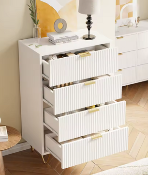 Moderne Witte Ladekast met 4 Lades & Gouden Handgrepen – 60x34x91 cm