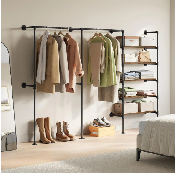 Industriële Wandgarderobe met Planken en Kledingroede – Open Wandkast