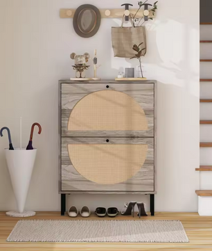 Retro Grijze Schoenenkast met 2 Deuren en Rotan Front – 60 cm