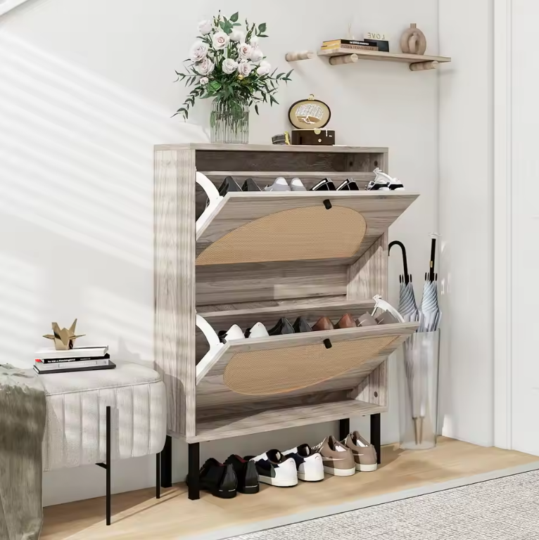 Retro Grijze Schoenenkast met 2 Deuren en Rotan Front – 60 cm