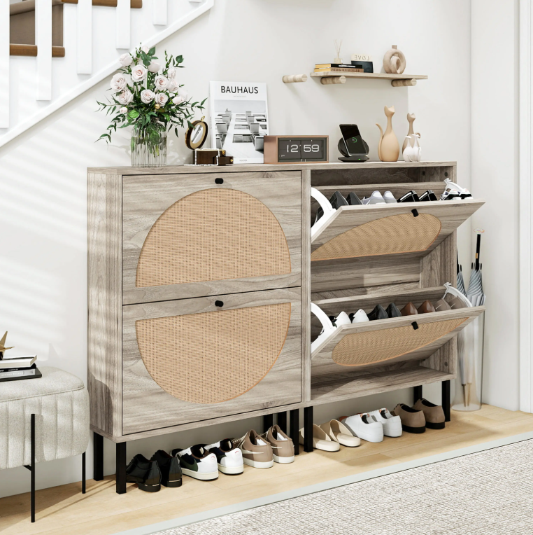 Retro Grijze Schoenenkast met 2 Deuren en Rotan Front – 60 cm