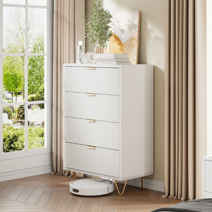 Moderne Witte Ladekast – 4 Lades met Metalen Handgrepen en Poten