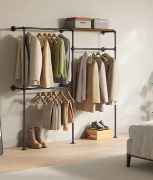 Wandgemonteerde Open Kledingkast – Industrieel Design met Planken en Kledingroedes