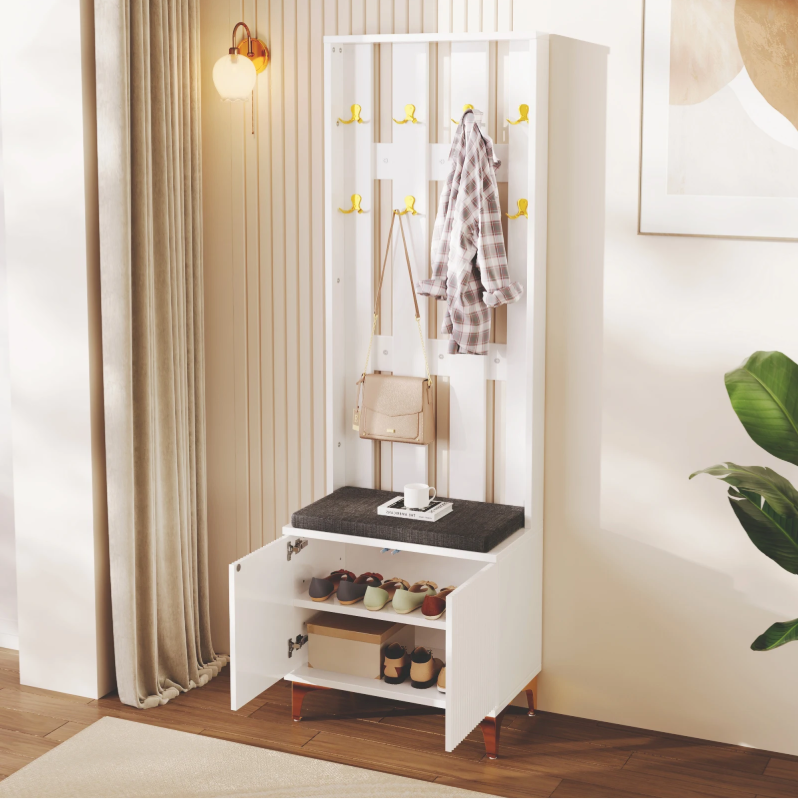 Wandkapstok met Kast, Bankje en Kussens – Moderne Haloplossing met Gouden Details, Wit