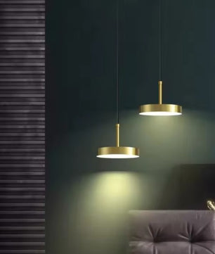 Nordic Moderne LED Hanglamp – Minimalistisch Design met Gouden Lampenkap – Aluminium & Acryl – Verstelbare Kabel – Voor Slaapkamer, Eetkamer & Woonkamer