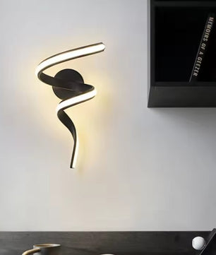 Moderne LED Wandlamp Spiraal Design – Scandinavische Muurlamp van Metaal & Acryl voor Hal, Slaapkamer & Woonkamer
