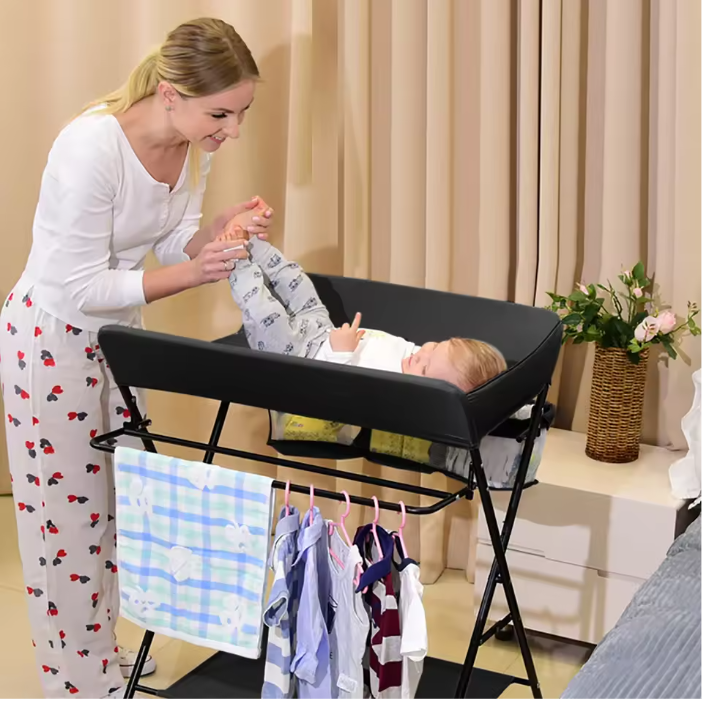 Opvouwbare Baby Aankleedtafel met Wielen – Verstelbaar, Veilig en Met Opbergruimte