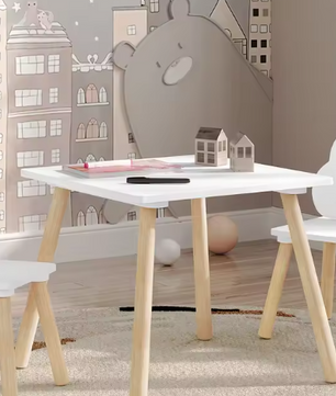 Kindertafel met 2 Stoelen – Wolk Rugleuning en Massief Houten Poten