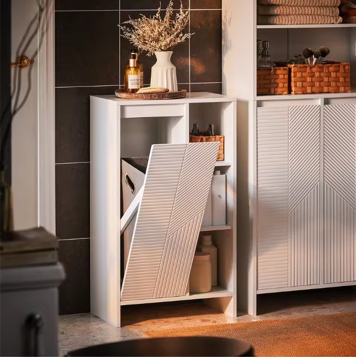 Smalle Badkamerkast met Kantelbare Wasmand en Verstelbare Plank