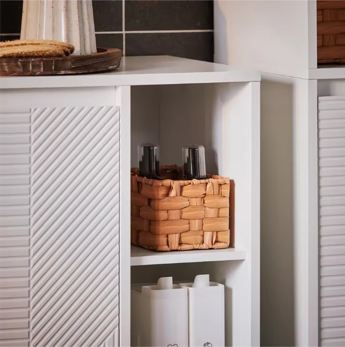 Smalle Badkamerkast met Kantelbare Wasmand en Verstelbare Plank