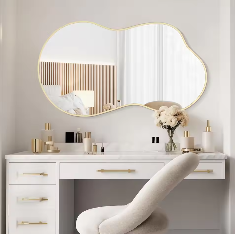 Asymmetrische Wandspiegel 116 × 66 cm met Goudkleurig Frame en Golvende Design