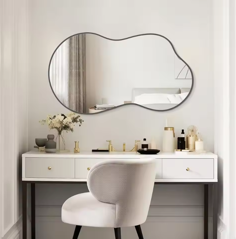 Asymmetrische Wandspiegel 116 × 66 cm met Goudkleurig Frame en Golvende Design