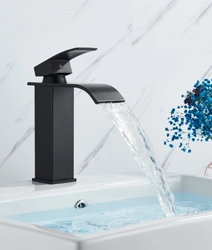 Mat Zwarte Waterval Wastafelkraan – Mengkraan Warm en Koud, Eengreeps