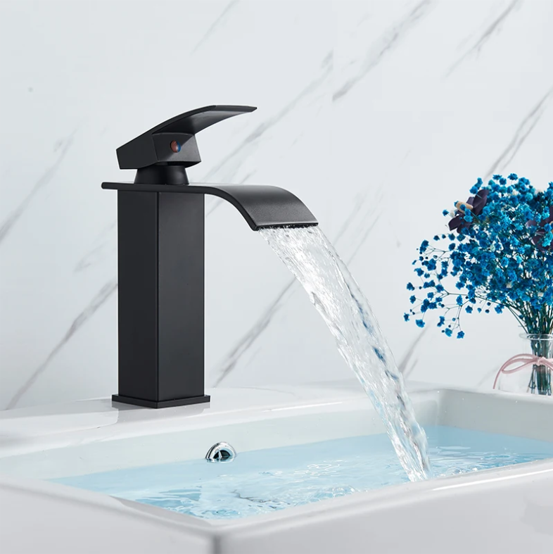 Mat Zwarte Waterval Wastafelkraan – Mengkraan Warm en Koud, Eengreeps