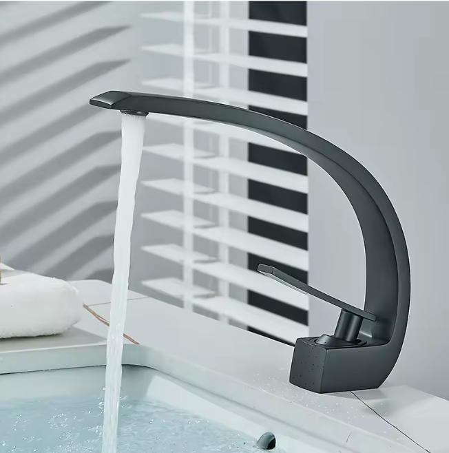 Messing Wastafelkraan Mengkraan Warm en Koud – Gebogen Design