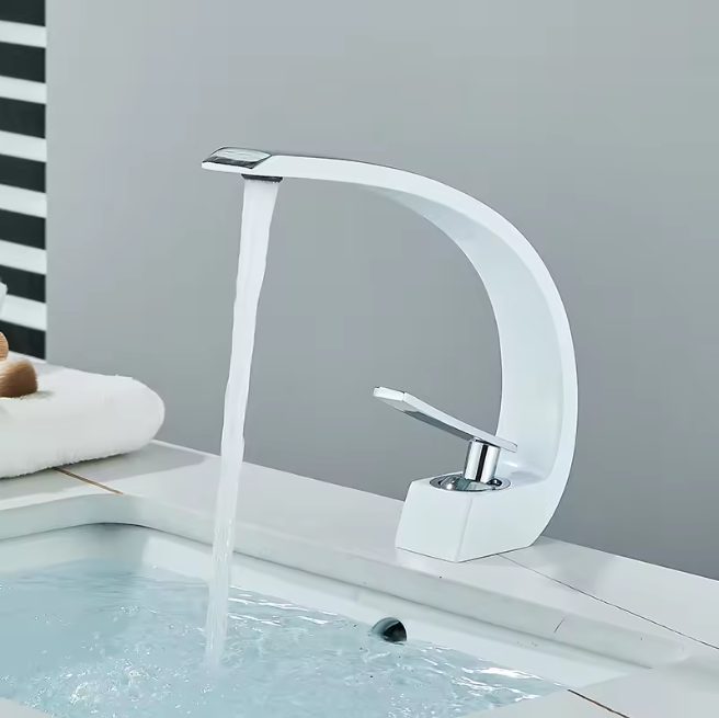 Messing Wastafelkraan Mengkraan Warm en Koud – Gebogen Design