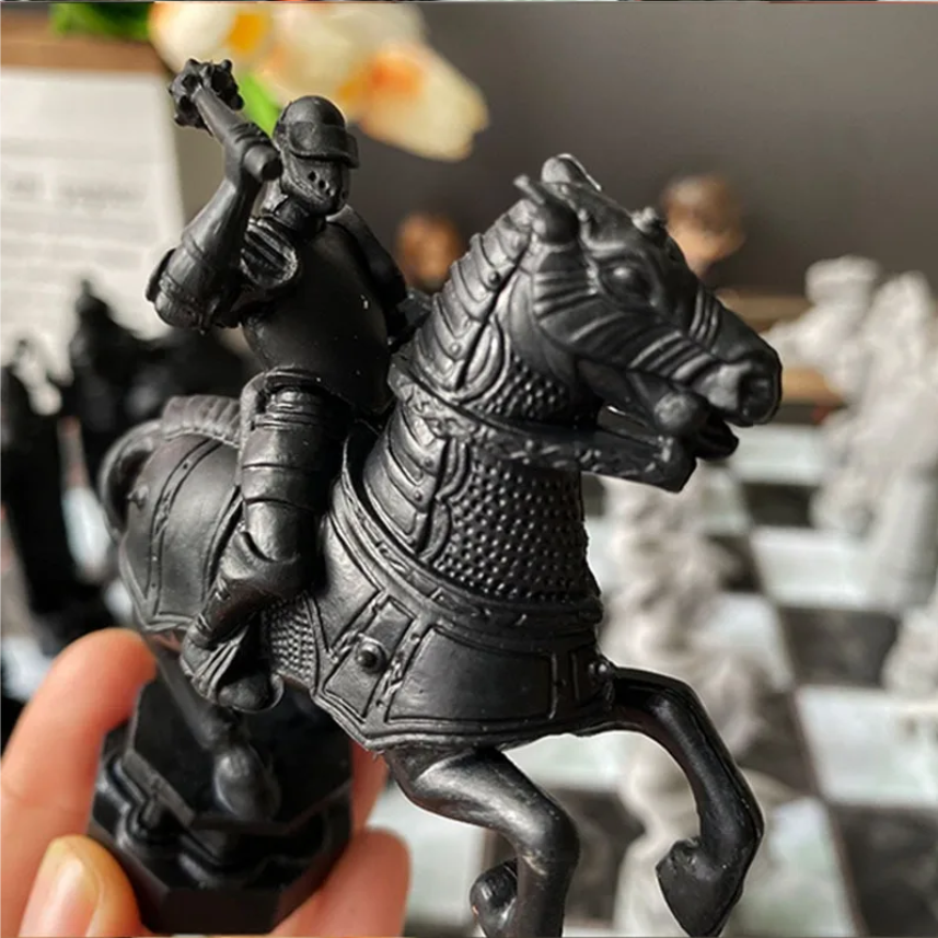 3D Tovenaar Schaakset van Hars – Decoratief Bordspel en Beeldhouwwerk