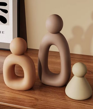 Moderne Familie Sculptuur – Minimalistische Holle Decoratie in Scandinavische Stijl
