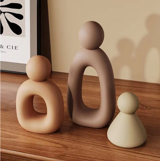 Moderne Familie Sculptuur – Minimalistische Holle Decoratie in Scandinavische Stijl