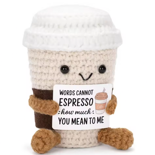 Gehaakte Koffiepop met Kaart – Humoristisch Emotioneel Support Bureau Ornament