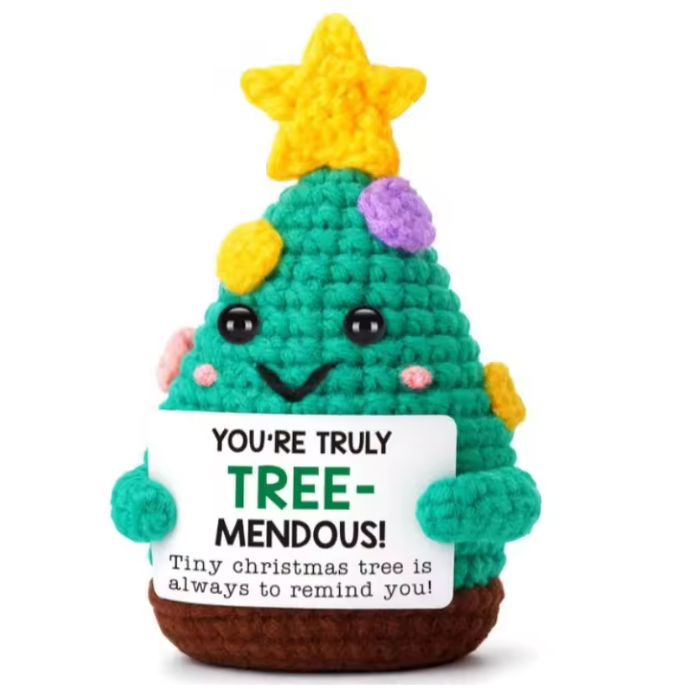 Gehaakte Koffiepop met Kaart – Humoristisch Emotioneel Support Bureau Ornament