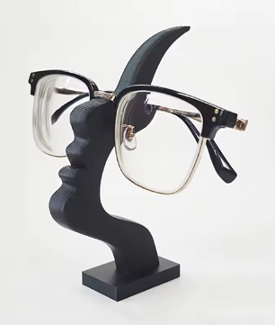 Minimalistische Brilhouder met Gebogen Vorm – Stijlvolle Bureau- en Nachtkastdecoratie