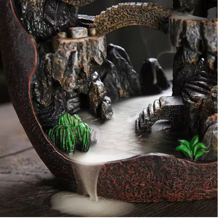 Backflow Wierookhouder met Rookwaterval – Resin Berglandschap Decoratie