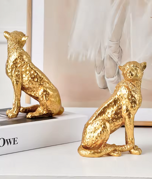 Gouden Luipaard Sculptuur – Luxe Decoratiebeeld voor Bureau en Interieur