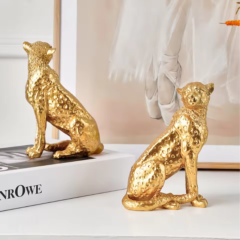 Gouden Luipaard Sculptuur – Luxe Decoratiebeeld voor Bureau en Interieur
