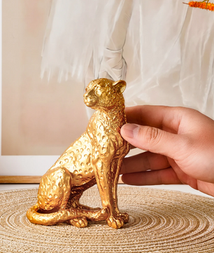 Gouden Luipaard Sculptuur – Luxe Decoratiebeeld voor Bureau en Interieur