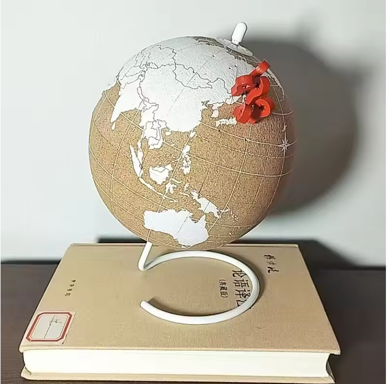 Kurken Wereldbol Memo Bord – Decoratieve Globe Prikbord voor Bureau en Reisherinneringen