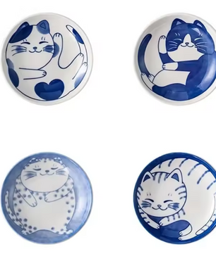 Set van 4 Keramische Sausbakjes – Sushi Sojaschaaltjes met Lucky Cat Design
