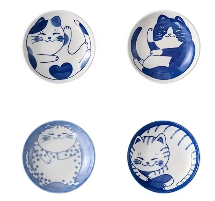 Set van 4 Keramische Sausbakjes – Sushi Sojaschaaltjes met Lucky Cat Design